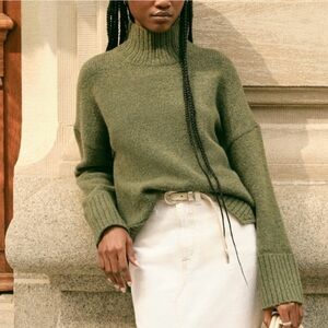 Abercrombie Green Turtleneck sweater